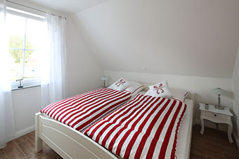 Schlafzimmer (1) mit Doppelbett